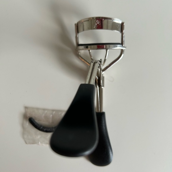 Lancome Eyelash Curler with Black Handles - Picture 2 of 2